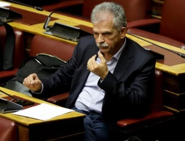 Πυροτεχνουργοί στο σπίτι του Σπύρου Δανέλλη - Ο βουλευτής είχε καταγγείλει πως δέχεται απειλές